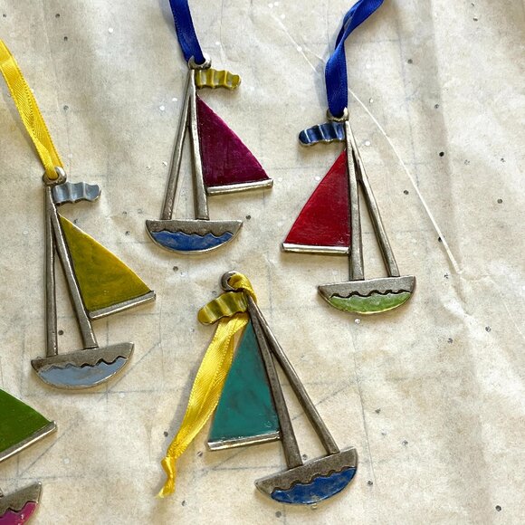 Set of 5 Silver Tone Painted Sailboat Ornaments-New! - Picture 3 of 4